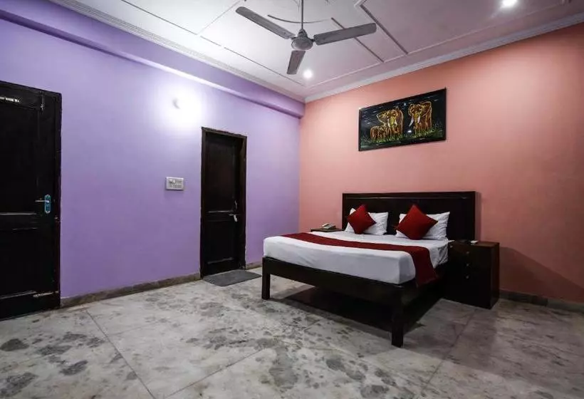 ホテル Primrose Residency By Oyo Rooms