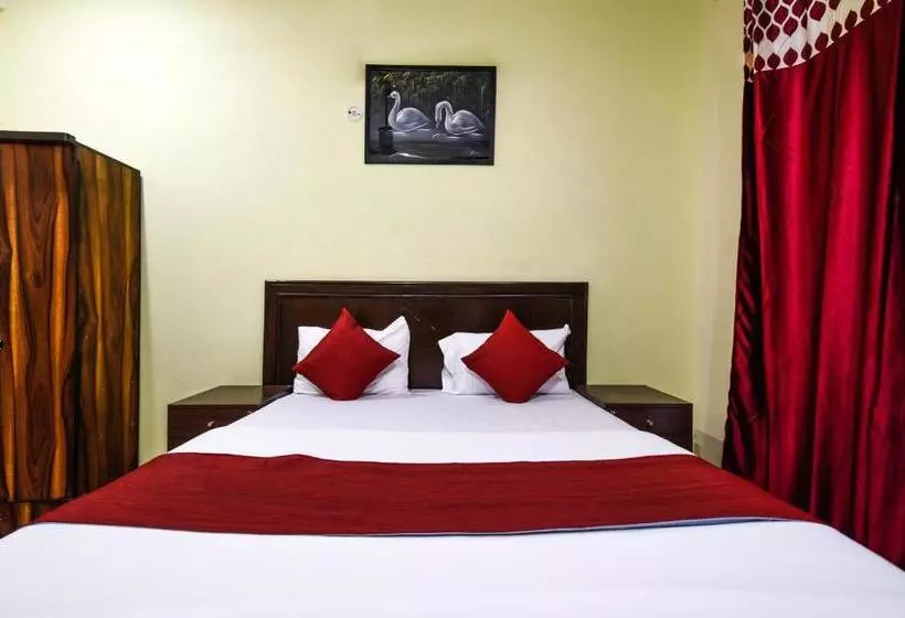 ホテル Primrose Residency By Oyo Rooms