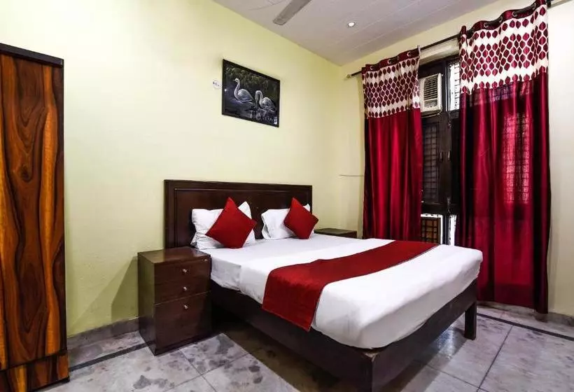 ホテル Primrose Residency By Oyo Rooms