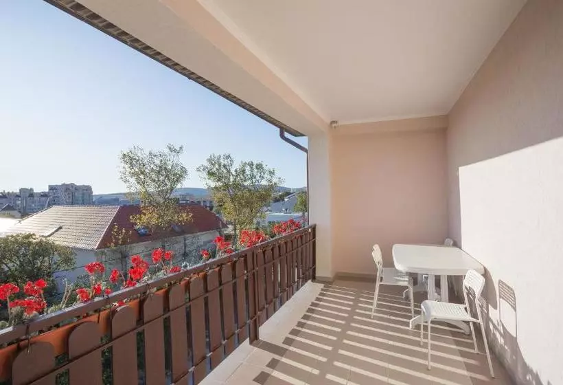 هتل Guesthouse Valensiya