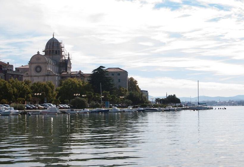 Bašić Mansion Mandalina