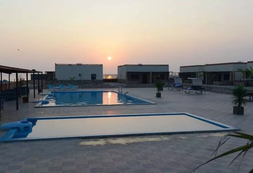 Hotelli Roshan Resort