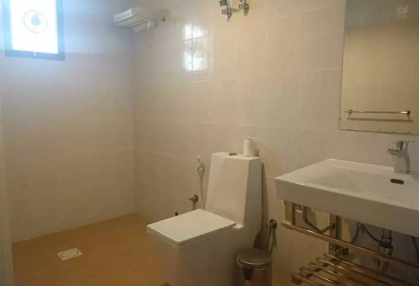 Hotelli Roshan Resort