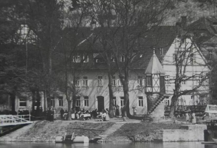 Hotelli Zum Weserdampfschiff