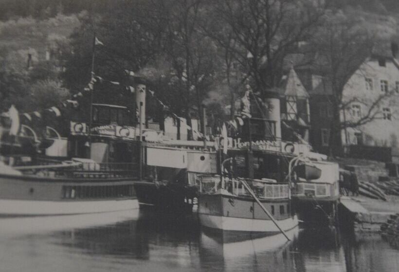 Отель Zum Weserdampfschiff