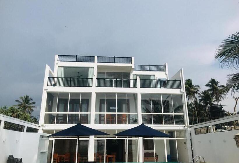 White Sand Villa   Beach Front