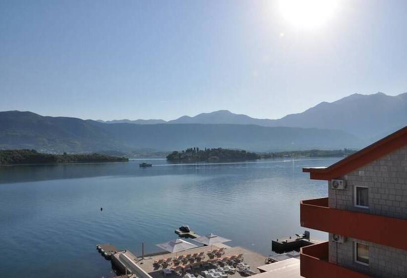 Adeona Apartments On The Beach