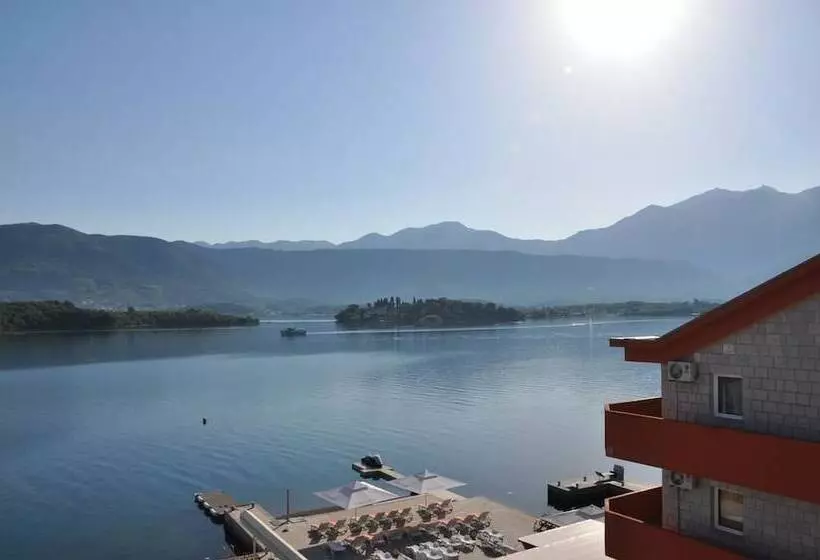Adeona Apartments   On The Beach