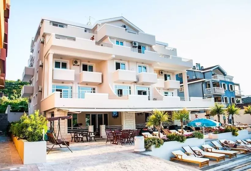 Adeona Apartments   On The Beach