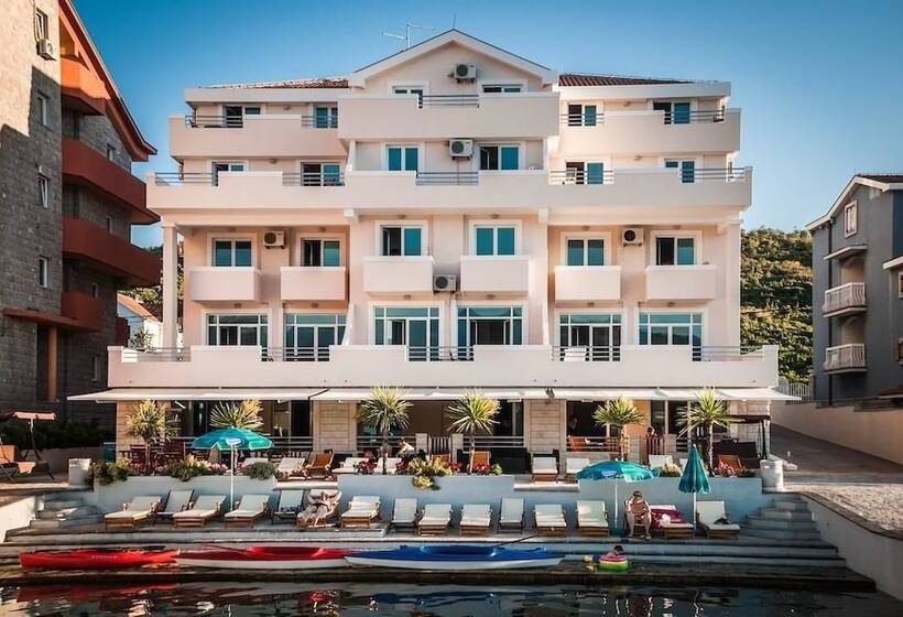 Adeona Apartments On The Beach