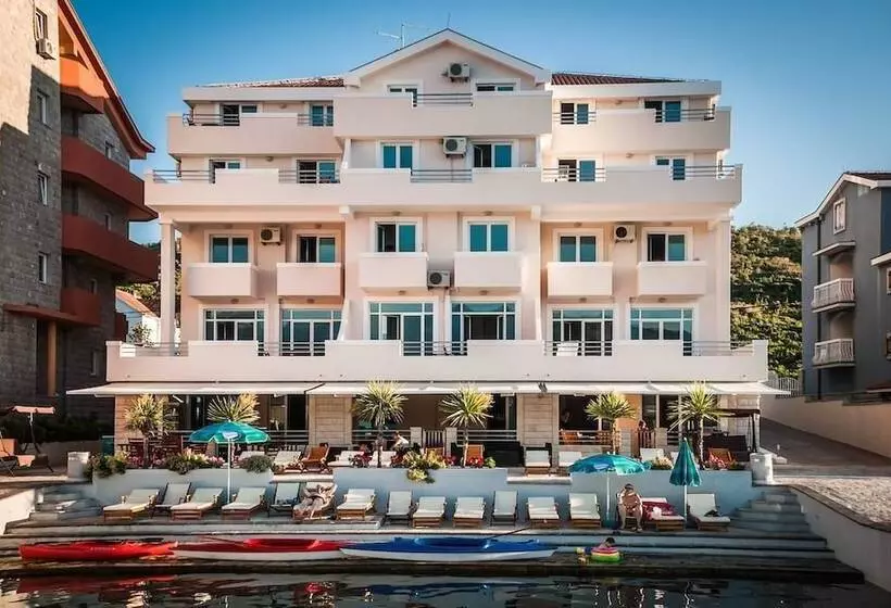 Adeona Apartments   On The Beach