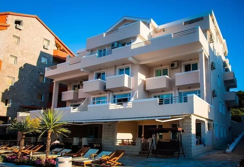 Adeona Apartments   On The Beach