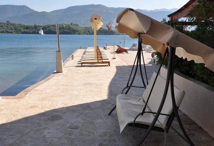 Adeona Apartments On The Beach