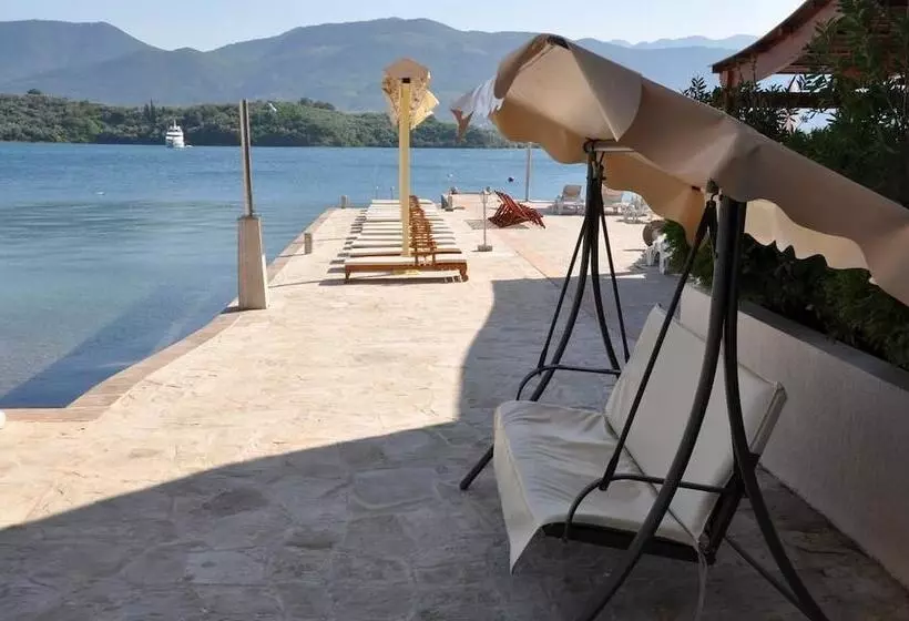 Adeona Apartments   On The Beach