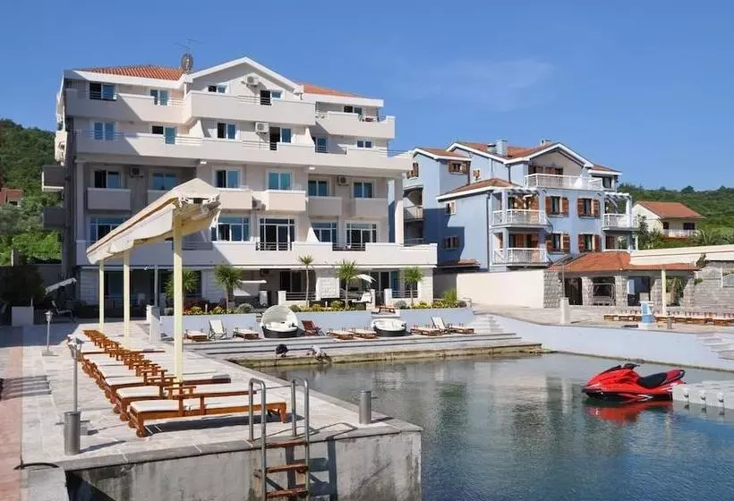 Adeona Apartments   On The Beach