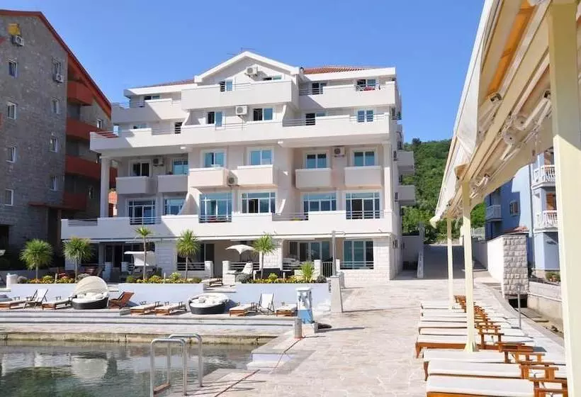 Adeona Apartments   On The Beach