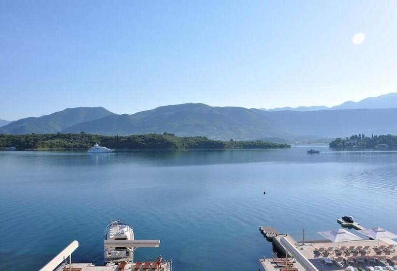 Adeona Apartments On The Beach