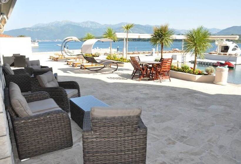 Adeona Apartments On The Beach