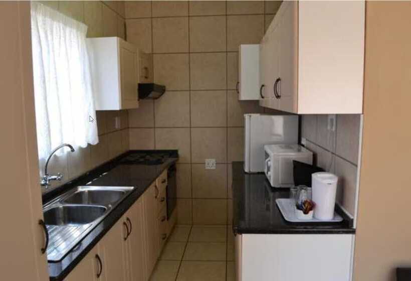 مبيت وإفطار The Oval Guesthouse