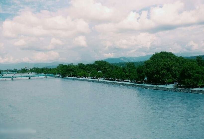 هتل Anand Niketan By Bonjour On The Ganges