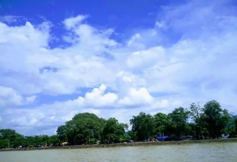 ホテル Anand Niketan By Bonjour On The Ganges