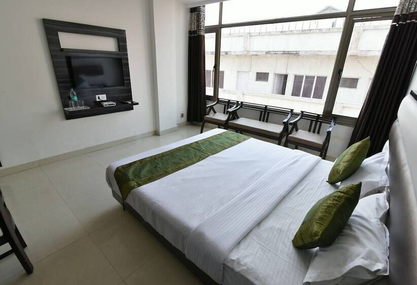 هتل Anand Niketan By Bonjour On The Ganges