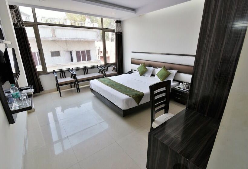 هتل Anand Niketan By Bonjour On The Ganges