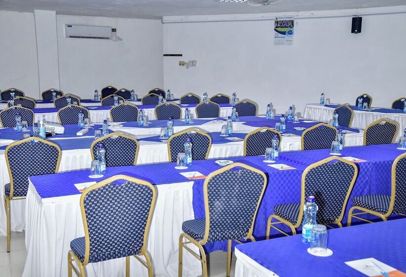 هتل North Coast Beach