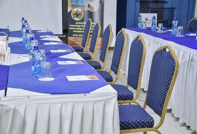 هتل North Coast Beach