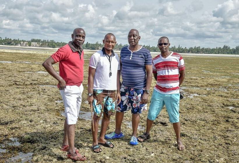 هتل North Coast Beach