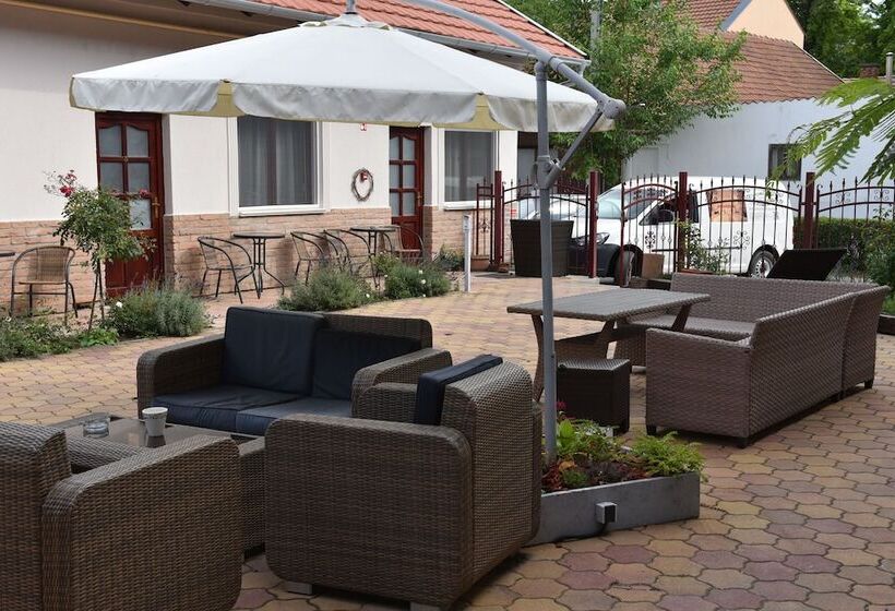 بنسيون Guest House Romantika Panzio