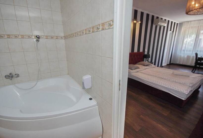 بنسيون Guest House Romantika Panzio