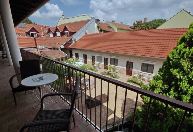 بنسيون Guest House Romantika Panzio