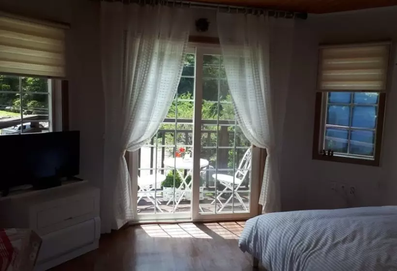 ペンション Ravine House
