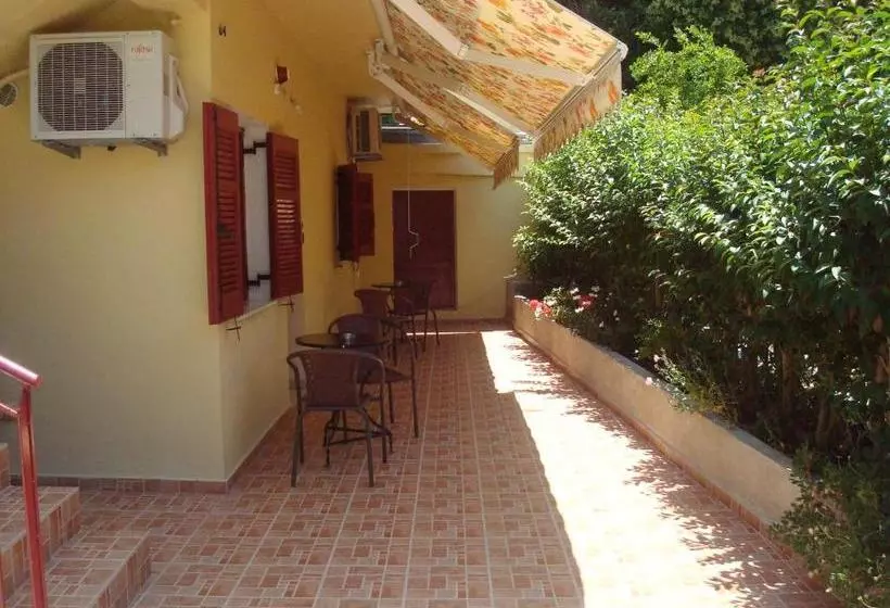 پانسیون To Agridi