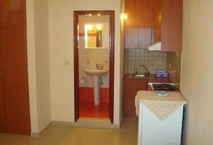 پانسیون To Agridi