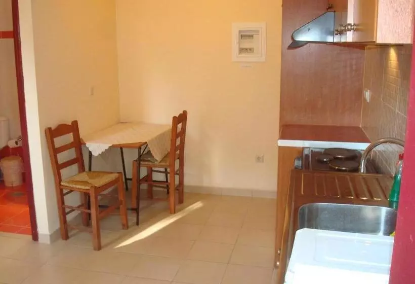 پانسیون To Agridi