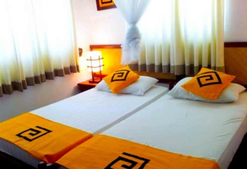 Yoho Lagoonside Holiday Bungalow