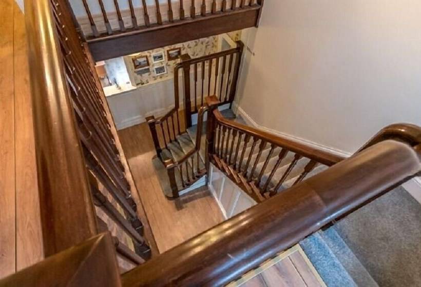 An Sean Ostan Apartments