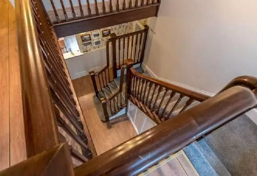 An Sean Ostan Apartments