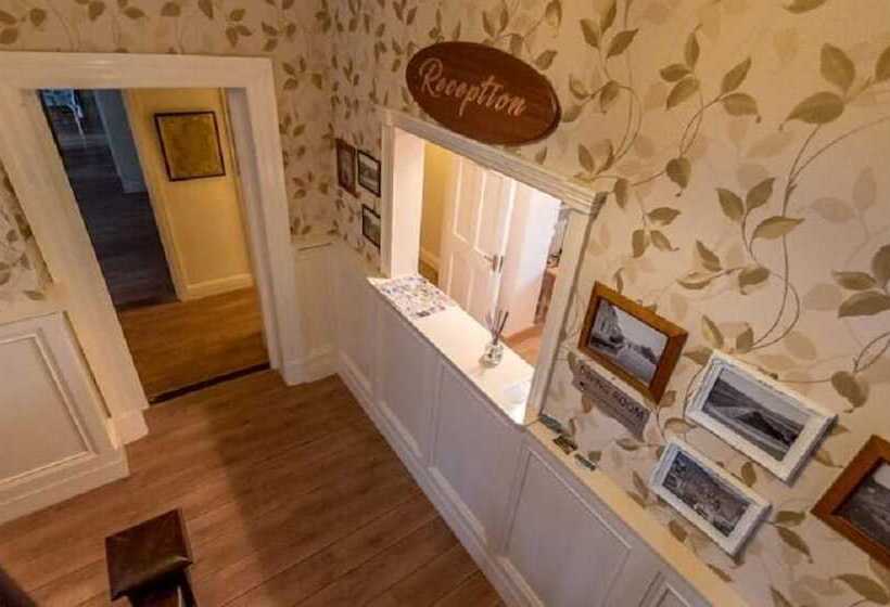 An Sean Ostan Apartments