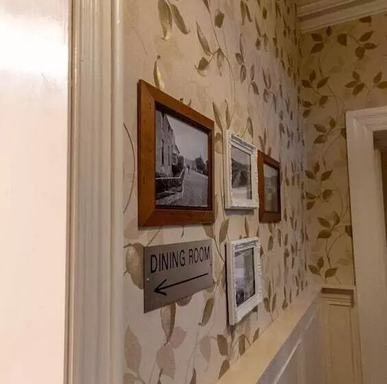 An Sean Ostan Apartments