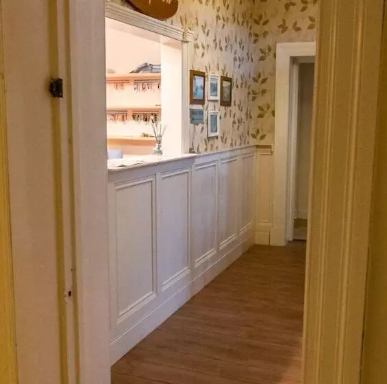 An Sean Ostan Apartments