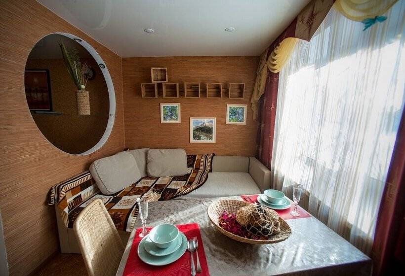 Guest House Seven Nights   Hostel