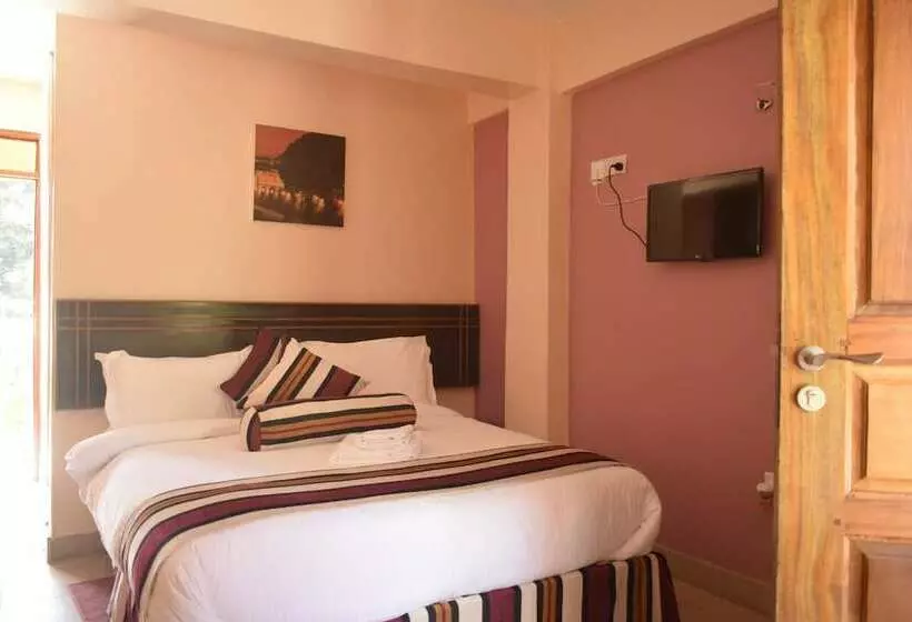 هتل Eleon Inn