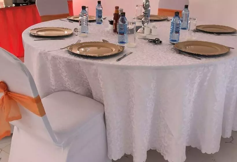 هتل Eleon Inn