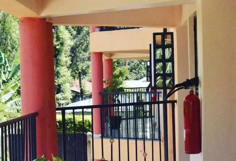 هتل Eleon Inn