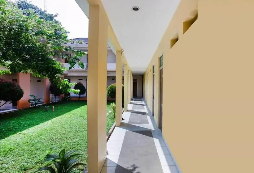 هتل Reddoorz Syariah Plus @ Wisma Bougenville Karawaci
