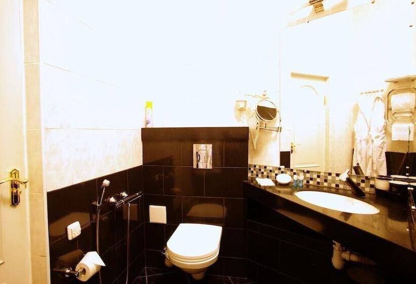 בית מלון כפרי The Old Monastery