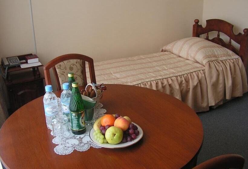 בית מלון כפרי The Old Monastery